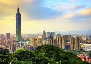 Tháp Taipei 101 giữa lòng thành phố Đài Bắc