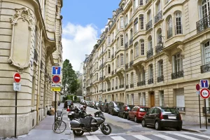 Một số bãi đậu xe giá rẻ và miễn phí tốt nhất ở Paris