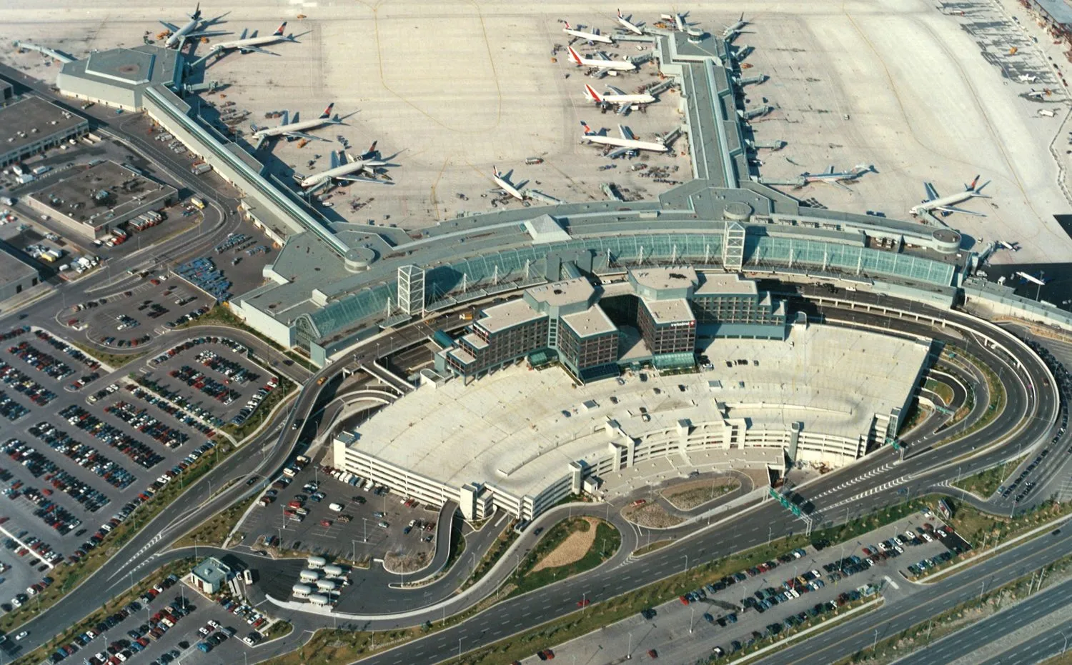 Bãi đậu xe sân bay Toronto Pearson