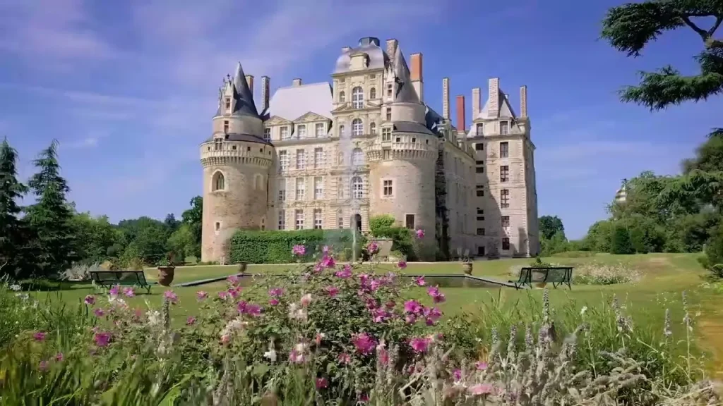 Lâu đài Château de Brissac - Nhân chứng cho những hiện tượng huyền bí