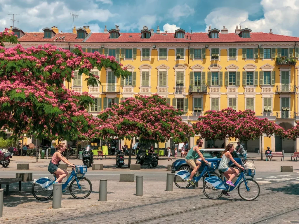 Place Garibaldi – Viên ngọc ẩn ở Nice