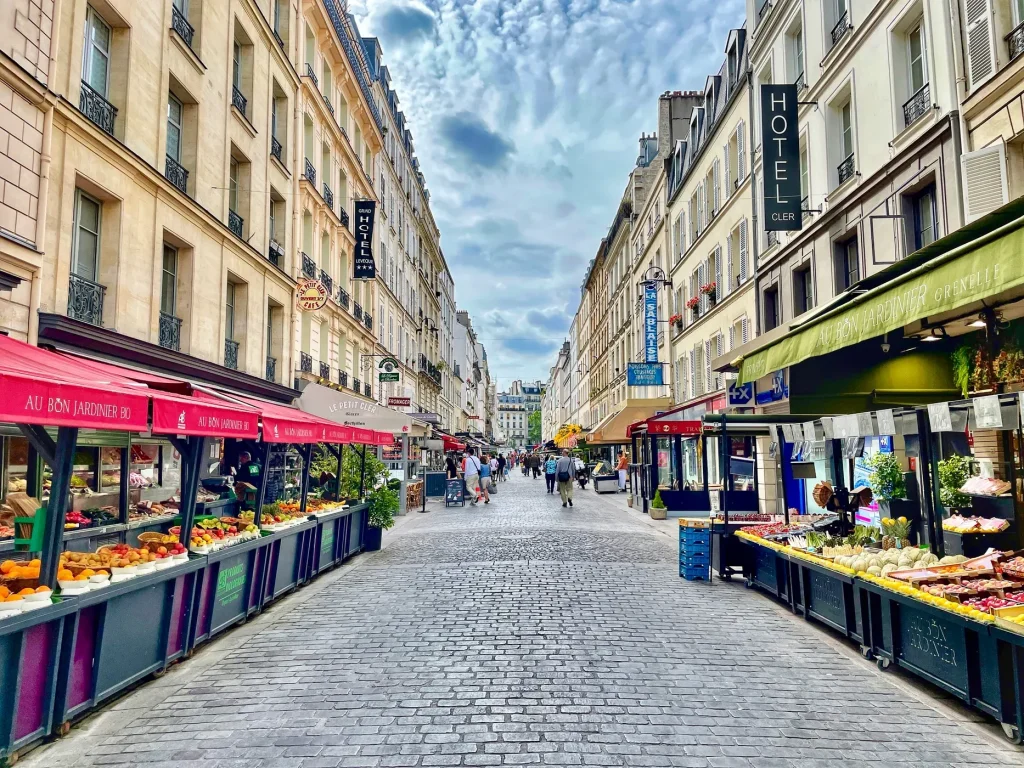 Rue Cler - Phố chợ đẹp như tranh vẽ gần Tháp Eiffel