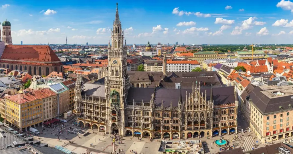 Tham quan quảng trường Marienplatz