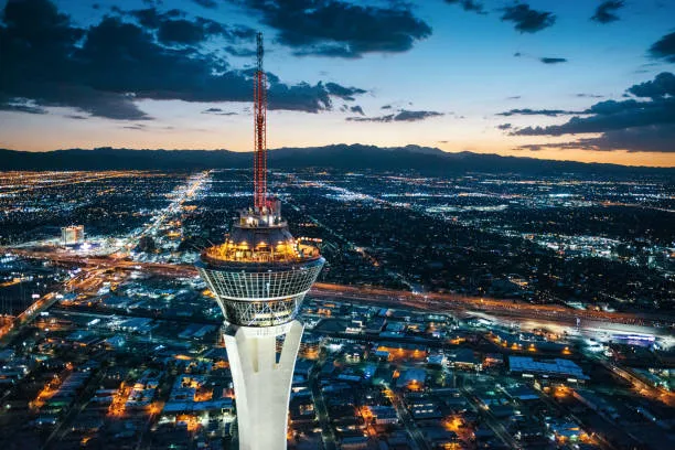 Tháp Stratosphere