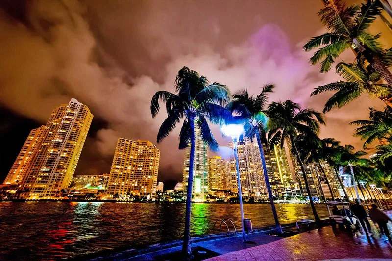 Đi bộ ven sông Miami