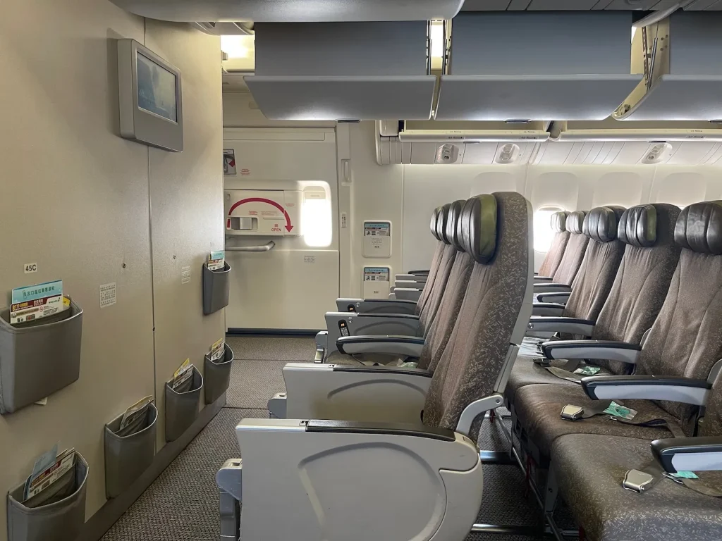 Những lưu ý khi chọn hàng ghế thoát hiểm EVA Air